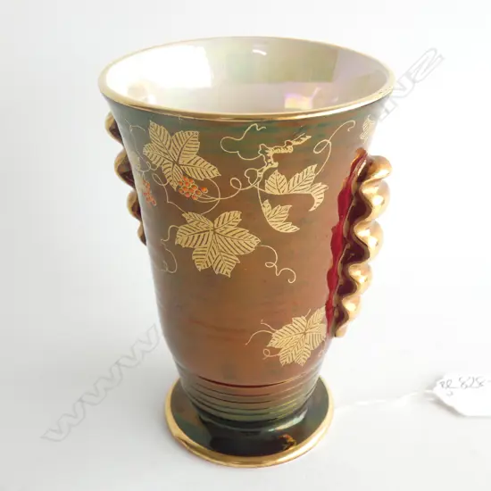 Crown Devon vase Rouge Royale